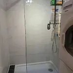 - Clim - Wifi -cuisine Privatif - Parking Privé - Salle De Bain Commune- Balcon Appartement *