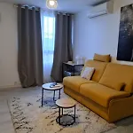Daire - Clim - Wifi -cuisine Privatif - Parking Prive - Salle De Bain Commune- Balcon *