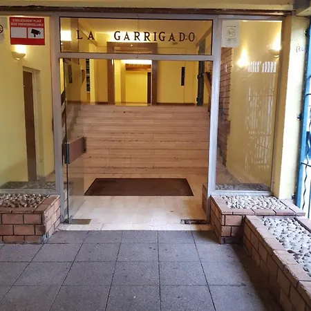 - Clim - Wifi -cuisine Privatif - Parking Privé - Salle De Bain Commune- Balcon Appartement