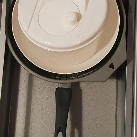 - Clim - Wifi -cuisine Privatif - Parking Prive - Salle De Bain Commune- Balcon Apartment Nîmes