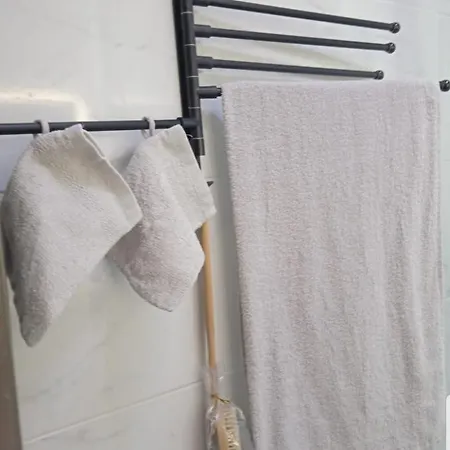 Apartment - Clim - Wifi -cuisine Privatif - Parking Prive - Salle De Bain Commune- Balcon Nîmes