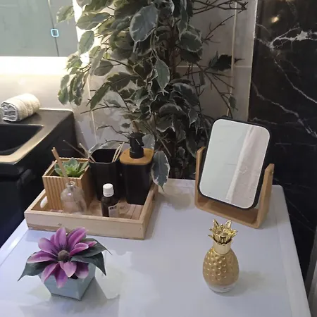 Confort - Clim- Salle De Bain Commune Apartment Nimes