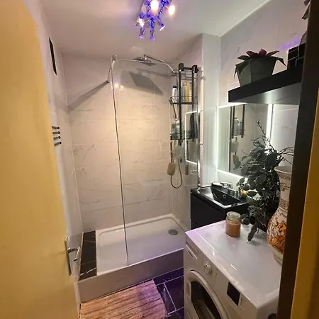 Confort - Clim- Salle De Bain Commune Apartment *