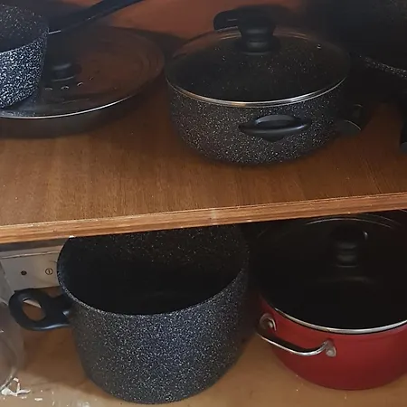 - Clim - Wifi -cuisine Privatif - Parking Prive - Salle De Bain Commune- Balcon Lägenhet Nîmes