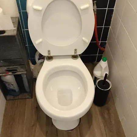 Confort - Clim- Salle De Bain Commune Apartment Nimes
