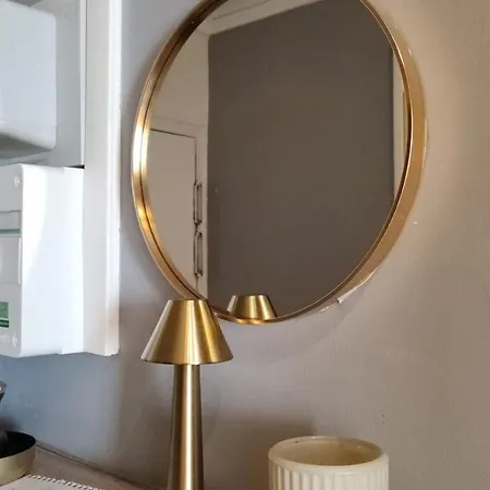 Confort - Clim- Salle De Bain Commune Apartment Nimes