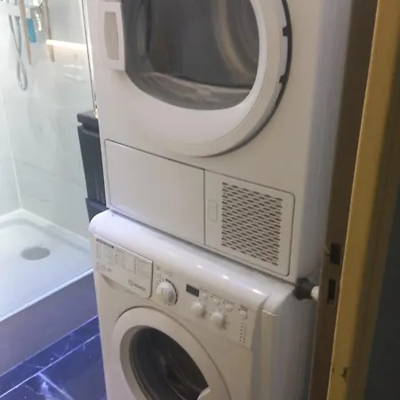 Apartment - Clim - Wifi -cuisine Privatif - Parking Prive - Salle De Bain Commune- Balcon Nîmes