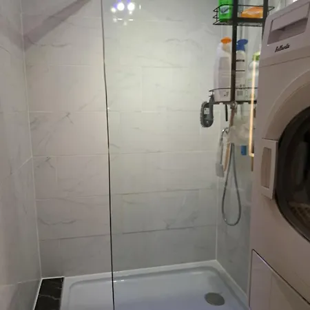 - Clim - Wifi -cuisine Privatif - Parking Prive - Salle De Bain Commune- Balcon Apartment *