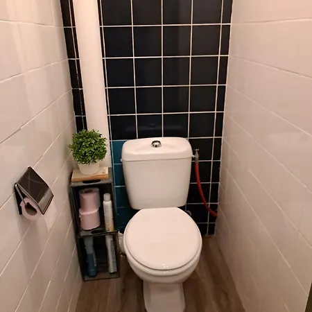 - Clim - Wifi -cuisine Privatif - Parking Prive - Salle De Bain Commune- Balcon Lägenhet