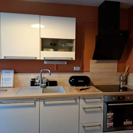 Apartment - Clim - Wifi -cuisine Privatif - Parking Prive - Salle De Bain Commune- Balcon *