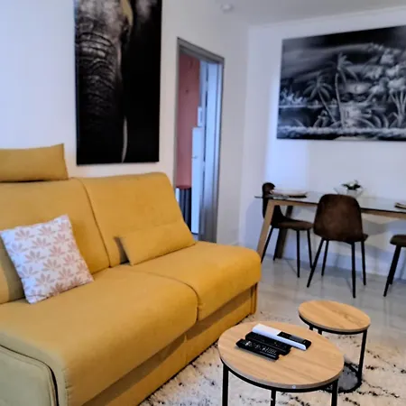 - Clim - Wifi -cuisine Privatif - Parking Prive - Salle De Bain Commune- Balcon