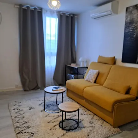 Apartment - Clim - Wifi -cuisine Privatif - Parking Prive - Salle De Bain Commune- Balcon *