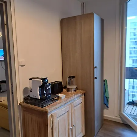 Lägenhet - Clim - Wifi -cuisine Privatif - Parking Prive - Salle De Bain Commune- Balcon Nîmes