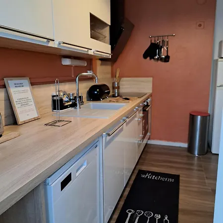 - Clim - Wifi -cuisine Privatif - Parking Prive - Salle De Bain Commune- Balcon *