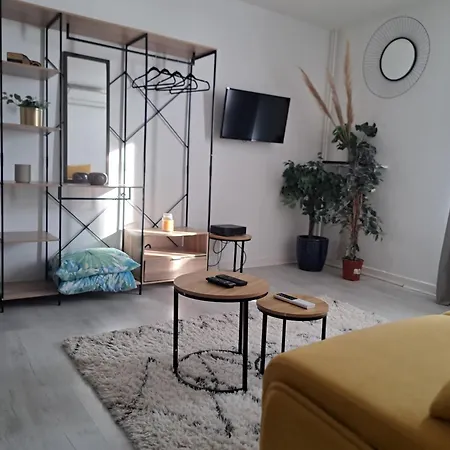 Apartment - Clim - Wifi -cuisine Privatif - Parking Prive - Salle De Bain Commune- Balcon *