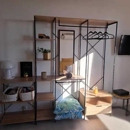 - Clim - Wifi -cuisine Privatif - Parking Prive - Salle De Bain Commune- Balcon Nîmes