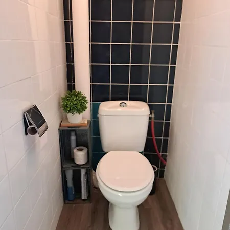 شقة - Clim - Wifi -cuisine Privatif - Parking Prive - Salle De Bain Commune- Balcon