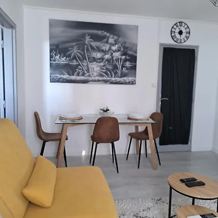 - Clim - Wifi -cuisine Privatif - Parking Prive - Salle De Bain Commune- Balcon Daire