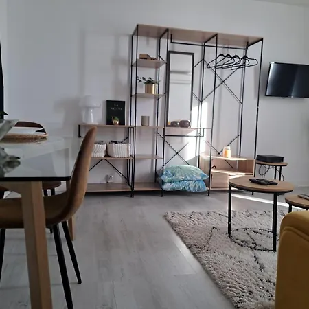 - Clim - Wifi -cuisine Privatif - Parking Prive - Salle De Bain Commune- Balcon *