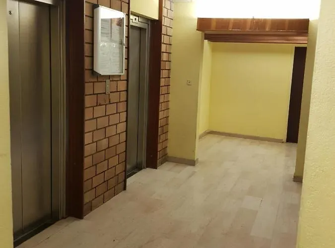 - Clim - Wifi -cuisine Privatif - Parking Prive - Salle De Bain Commune- Balcon Daire Nîmes