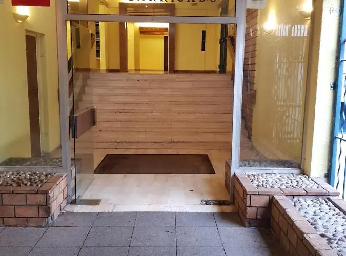 - Clim - Wifi -cuisine Privatif - Parking Privé - Salle De Bain Commune- Balcon Appartement