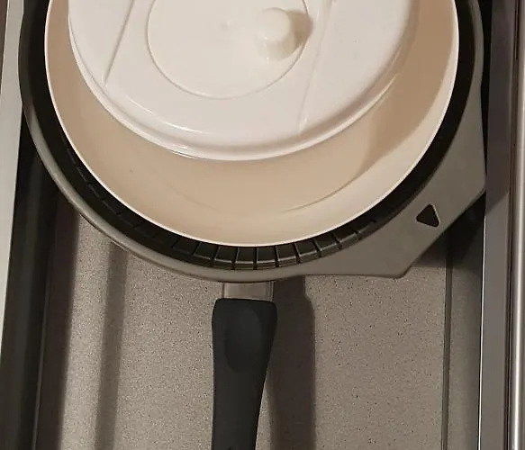 - Clim - Wifi -cuisine Privatif - Parking Privé - Salle De Bain Commune- Balcon Appartement Nîmes