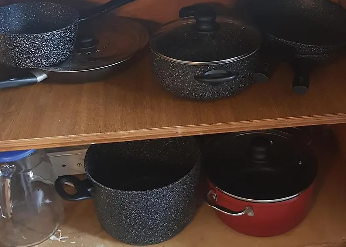 - Clim - Wifi -cuisine Privatif - Parking Privé - Salle De Bain Commune- Balcon Appartement Nîmes