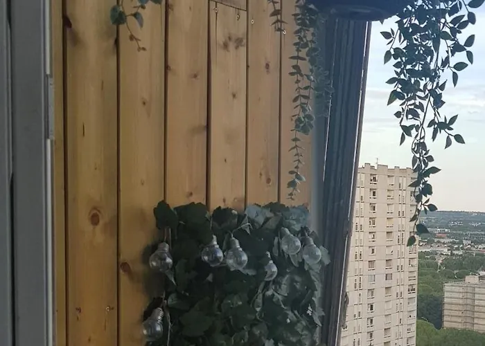 - Clim - Wifi -cuisine Privatif - Parking Prive - Salle De Bain Commune- Balcon *