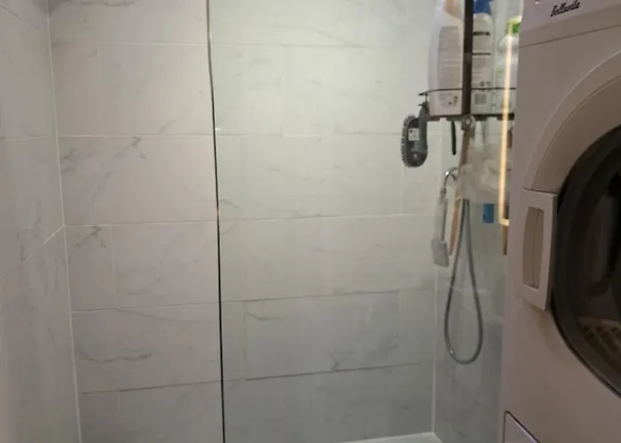 - Clim - Wifi -cuisine Privatif - Parking Prive - Salle De Bain Commune- Balcon Daire *