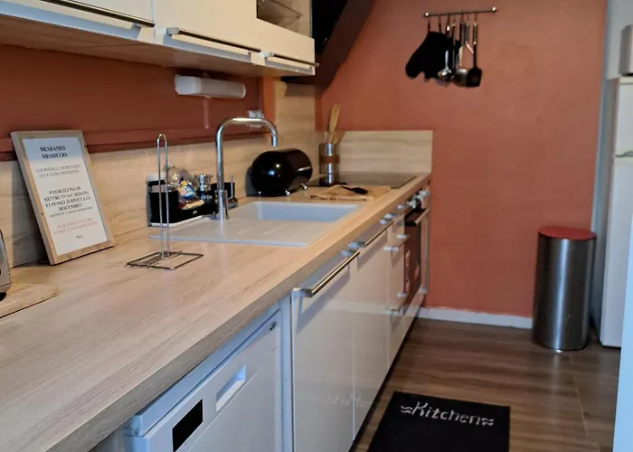 - Clim - Wifi -cuisine Privatif - Parking Prive - Salle De Bain Commune- Balcon *