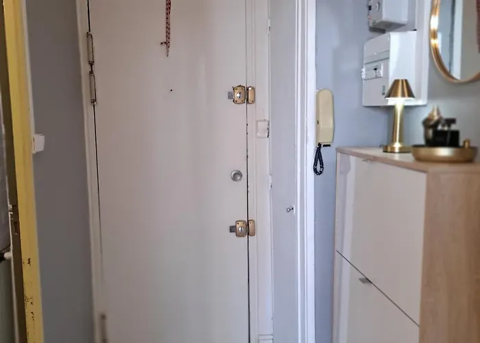 Appartement - Clim - Wifi -cuisine Privatif - Parking Privé - Salle De Bain Commune- Balcon Nîmes