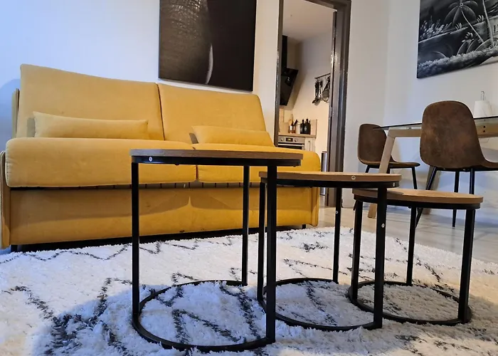 Appartement - Clim - Wifi -cuisine Privatif - Parking Privé - Salle De Bain Commune- Balcon