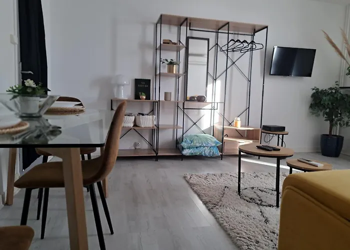 - Clim - Wifi -cuisine Privatif - Parking Prive - Salle De Bain Commune- Balcon *